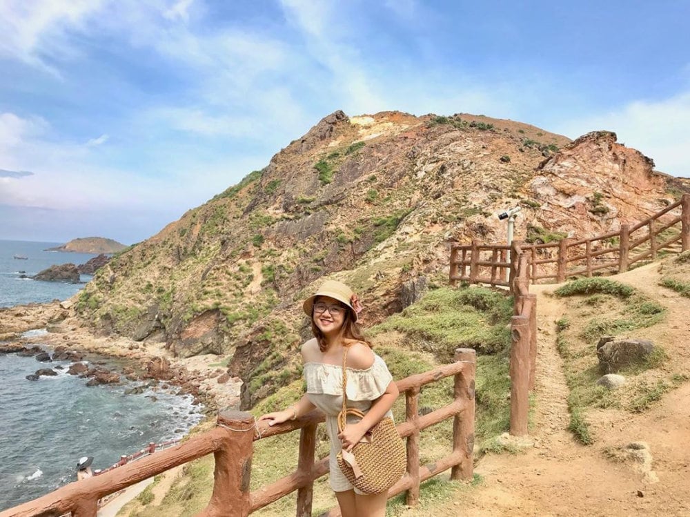 Con đường đi bộ ven Eo Gió 
